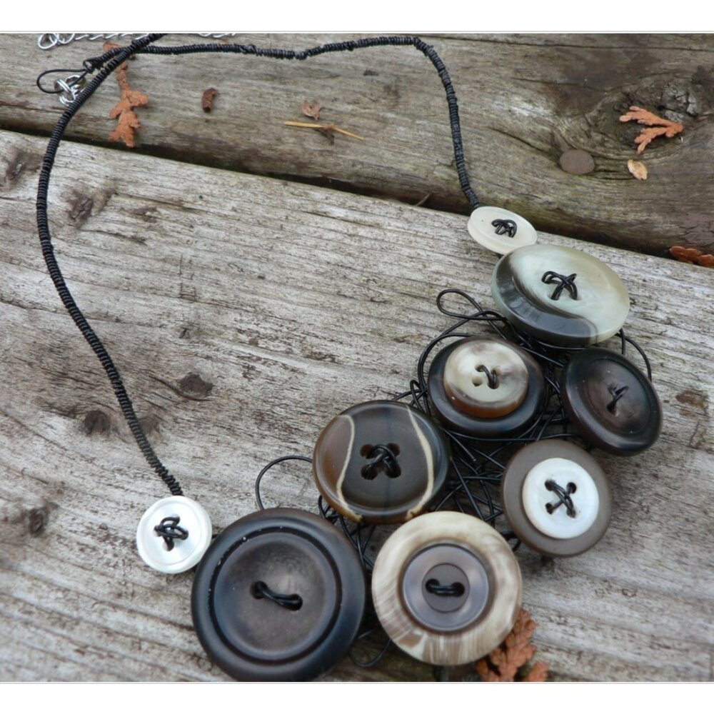 2x25$ 🐿 🍁 CREATION - button - Short necklace Wire & buttons - black beige gray